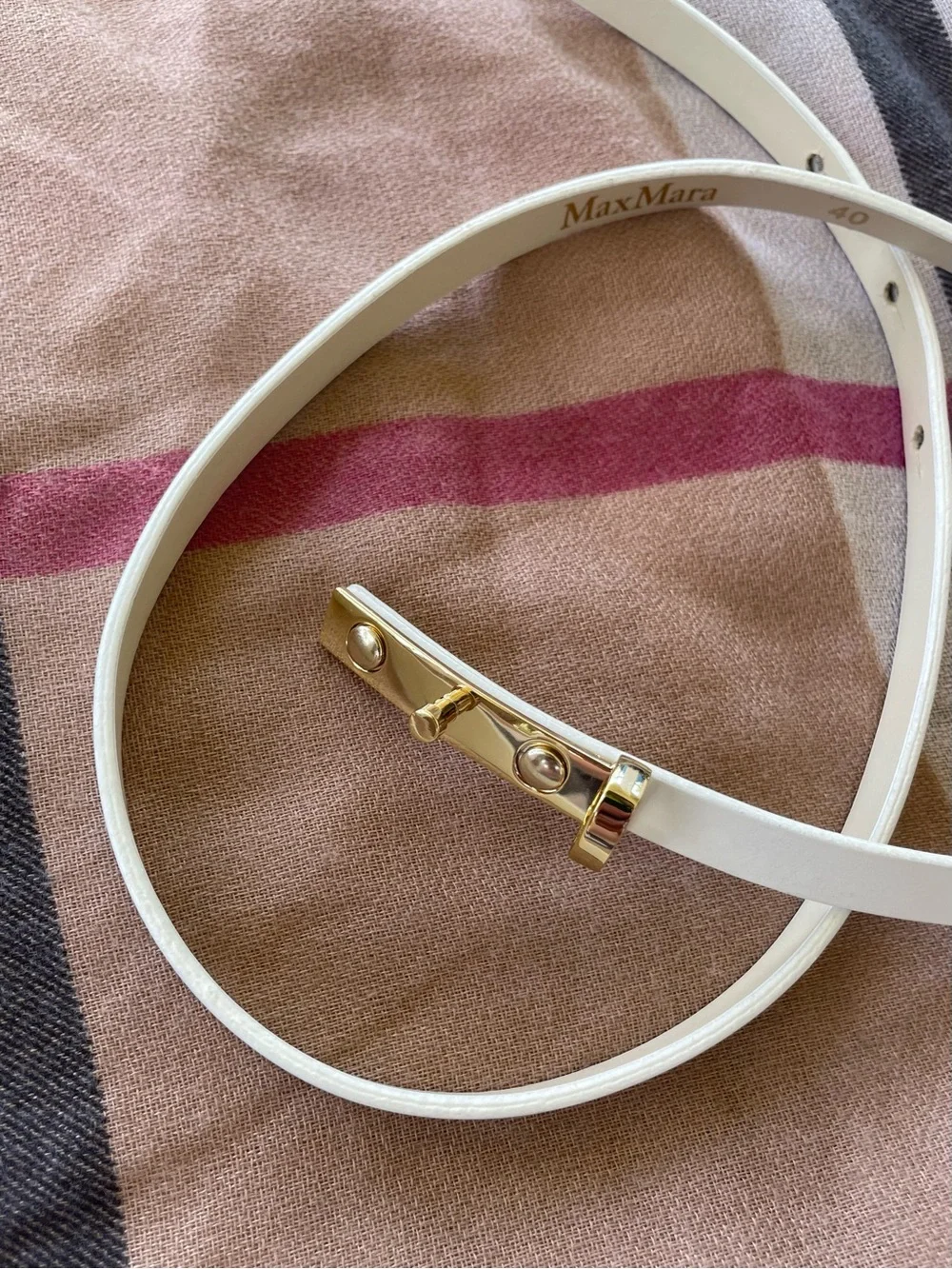 MaxMara Slim White Leather Belt with Gold-Tone Hardware size 40-(sm-md)